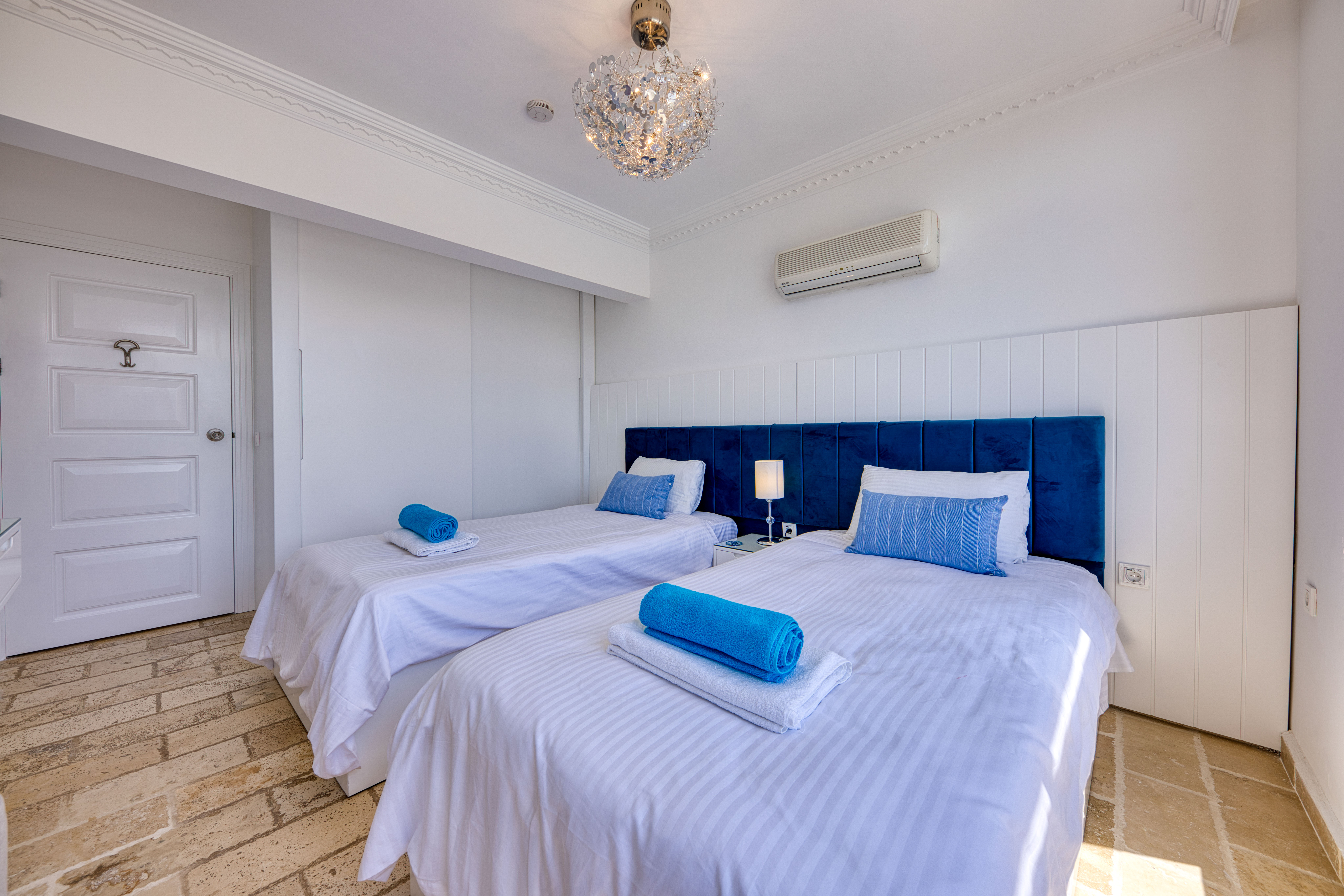 Twin Bedroom with wardrobes